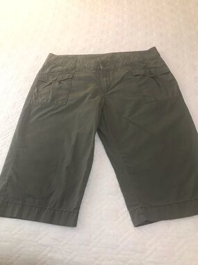Falls Creek Women's Olive Cargo Walking Shorts Size 16